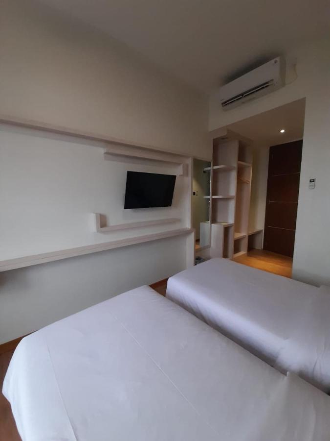 Blitz Hotel Batam Centre Exterior photo