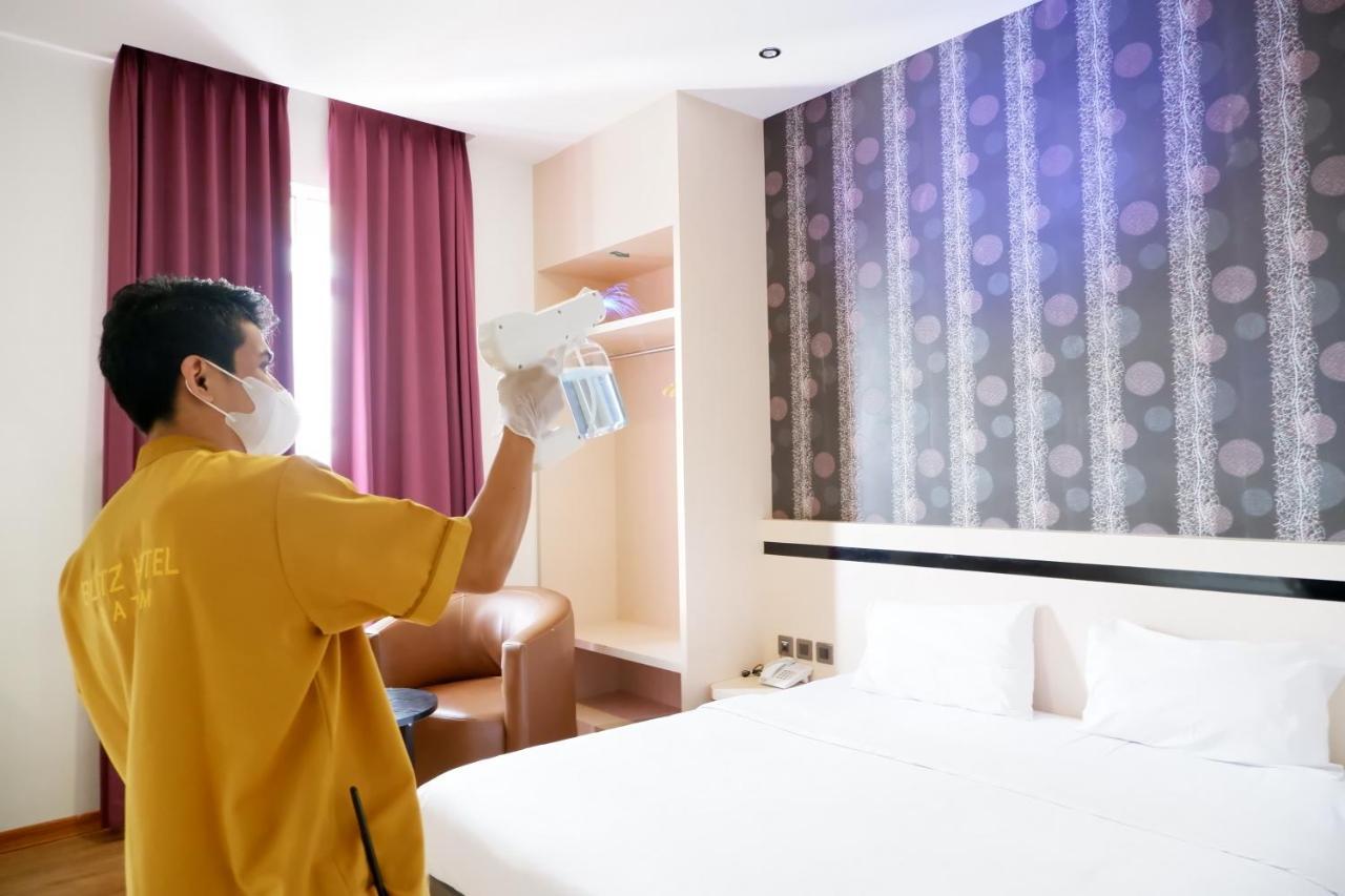 Blitz Hotel Batam Centre Exterior photo