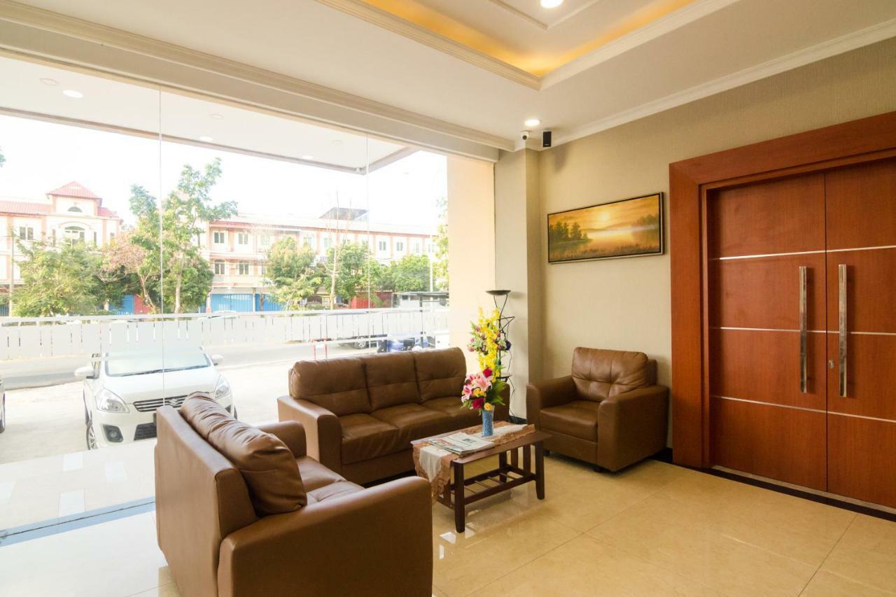 Blitz Hotel Batam Centre Exterior photo