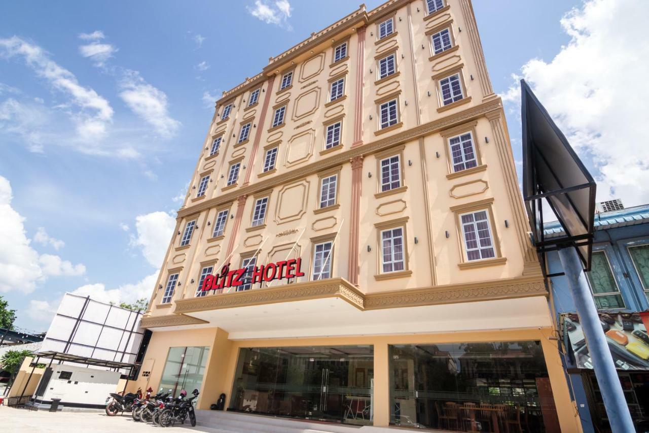 Blitz Hotel Batam Centre Exterior photo