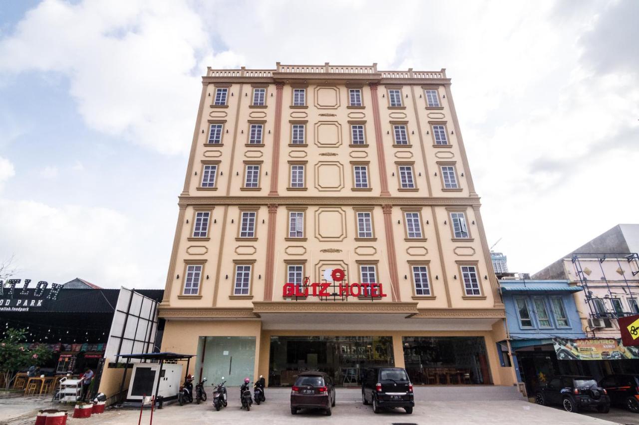 Blitz Hotel Batam Centre Exterior photo