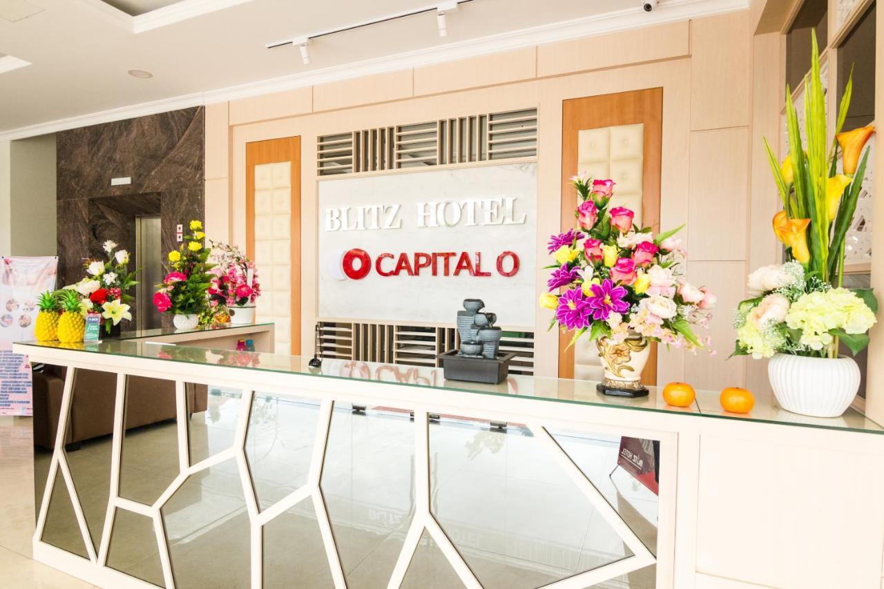 Blitz Hotel Batam Centre Exterior photo